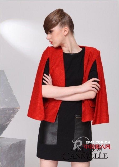 大红色搭配什么颜色 大红色上衣搭配