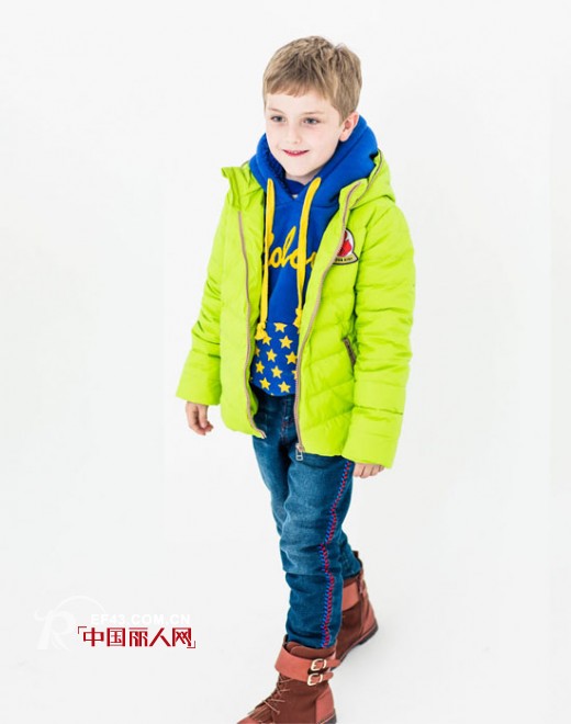 亮色出击沉闷秋冬 三彩童装男童款式让你完美吸睛