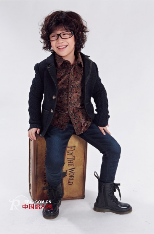 给孩子买冬装就去卡姿果果时尚童装专柜