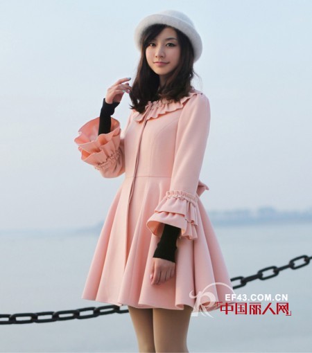 粉色大衣单品 搭配出甜美淑女风