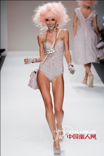 Betsey Johnson 2014春夏女装  老号芭比粉红色逆袭!