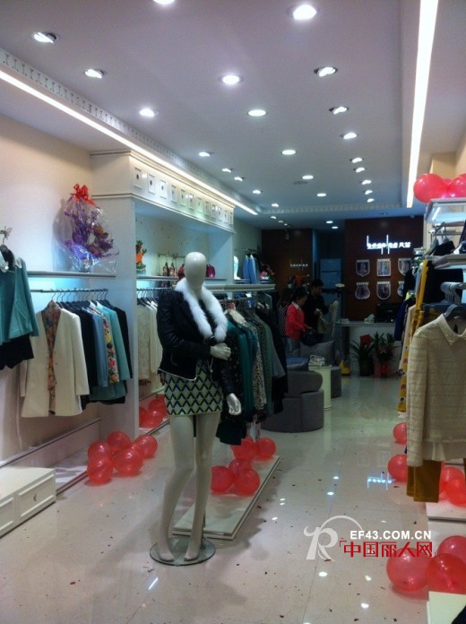 风笛女装十月喜结硕果 浙闽两地三店齐开业