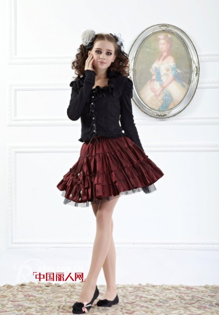 伞裙冬天怎么搭配 完美翘臀甜美可人