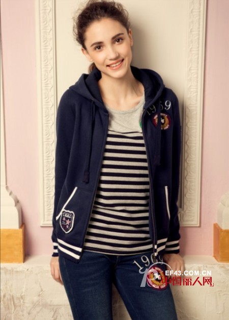 简单又舒适 卫衣搭配给女生打造运动休闲风