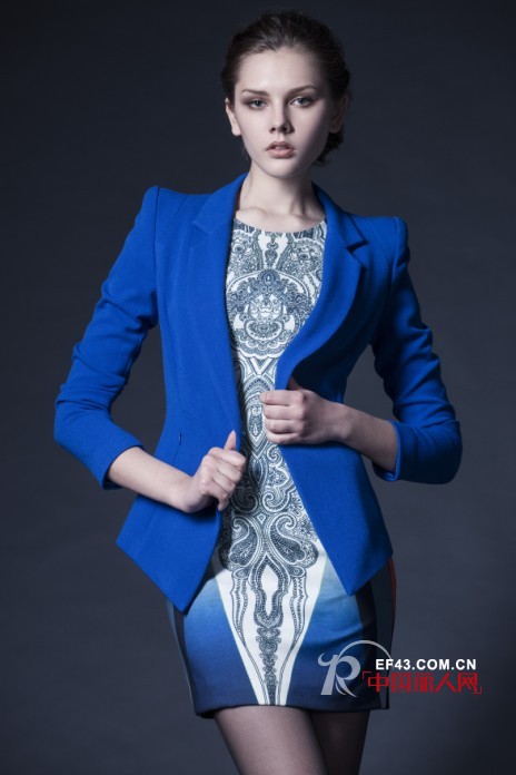 冬季时尚解密  修身连衣裙窈窕穿过冬季