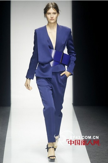 2014春夏女装  Gianfranco Ferre   不规则时尚