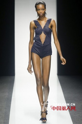 2014春夏女装  Gianfranco Ferre   不规则时尚