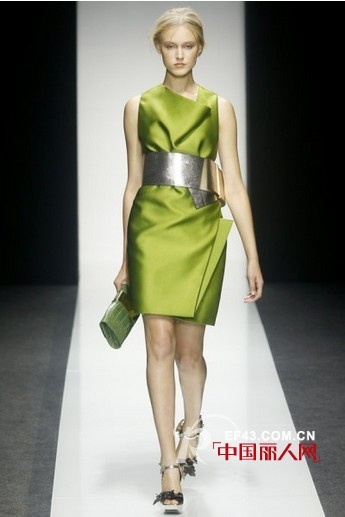 2014春夏女装  Gianfranco Ferre   不规则时尚