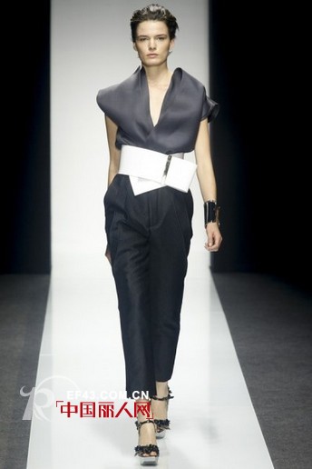 2014春夏女装  Gianfranco Ferre   不规则时尚