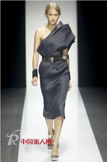 2014春夏女装  Gianfranco Ferre   不规则时尚