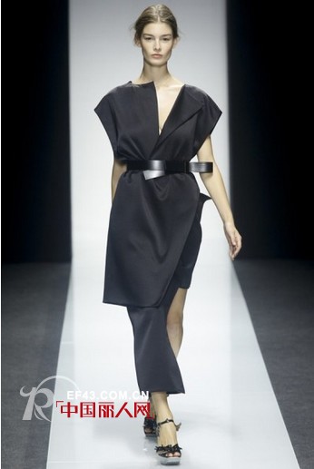 2014春夏女装  Gianfranco Ferre   不规则时尚