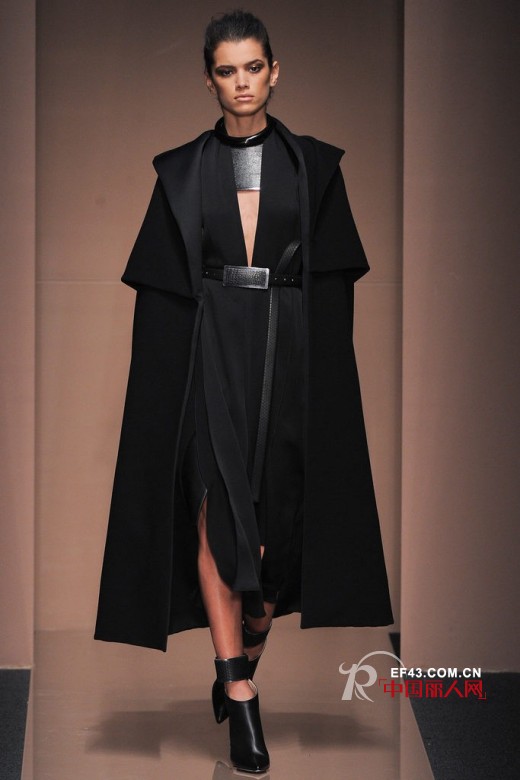 Gianfranco Ferre 2013秋冬女装 层叠褶皱隐约美