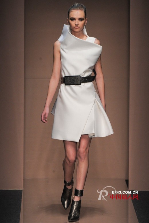 Gianfranco Ferre 2013秋冬女装 层叠褶皱隐约美