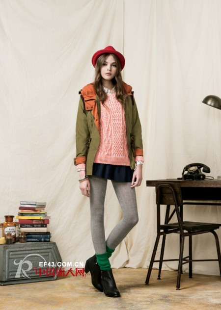 色彩搭配原理与技巧 打底裤配长袜最新穿法