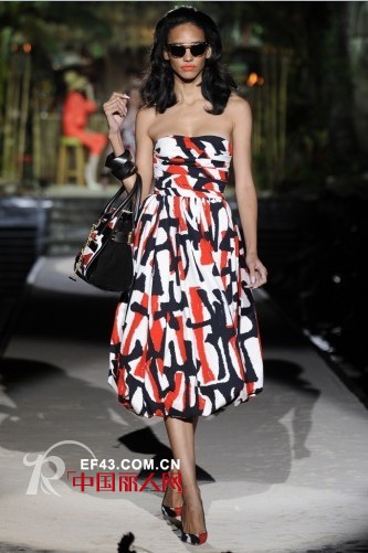 D二次方 (DSquared2) 2014春夏女装   丰盈露点时尚