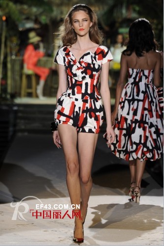 D二次方 (DSquared2) 2014春夏女装   丰盈露点时尚