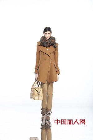 冬天什么颜色最流行 冬天当属驼色最百搭