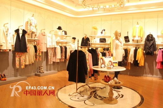 风笛女装第四代店铺新形象闪耀登场