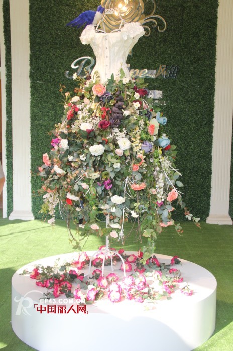 风笛女装第四代店铺新形象闪耀登场