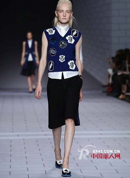 2014维果罗夫(Viktor&Rolf)春夏女装系列蓝白无间时尚无期限!