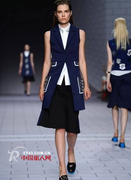 2014维果罗夫(Viktor&Rolf)春夏女装系列蓝白无间时尚无期限!