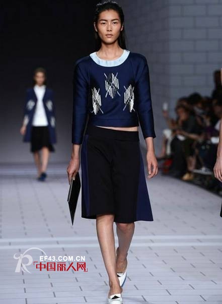 2014维果罗夫(Viktor&Rolf)春夏女装系列蓝白无间时尚无期限!