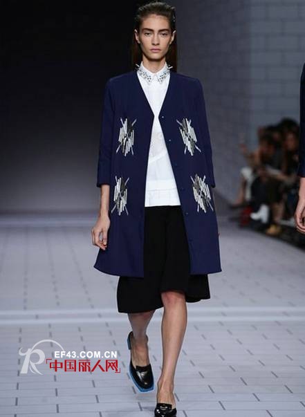 2014维果罗夫(Viktor&Rolf)春夏女装系列蓝白无间时尚无期限!