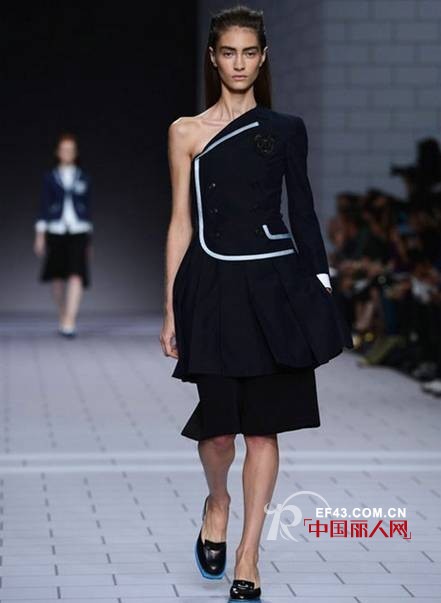 2014维果罗夫(Viktor&Rolf)春夏女装系列蓝白无间时尚无期限!