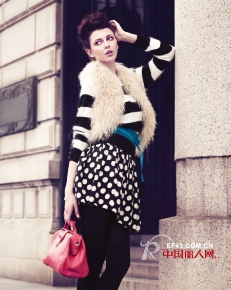 针织衫怎么搭配好看 针织衫搭配毛绒马甲