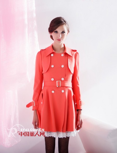 长款风衣怎么搭配 女士长款风衣搭配