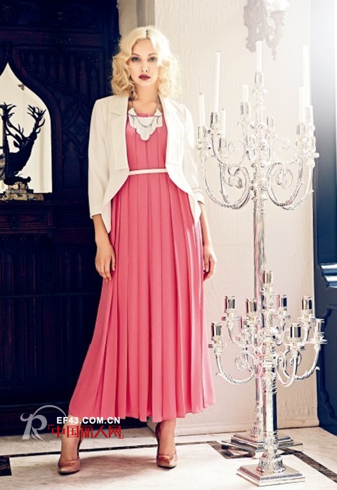 深秋给心爱的自己添新衣  连衣裙搭配显优雅自信