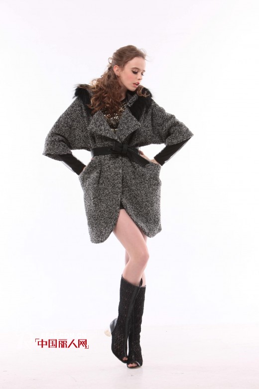 冬天女生穿衣搭配 蔓露卡让你保暖修长甜美集一身