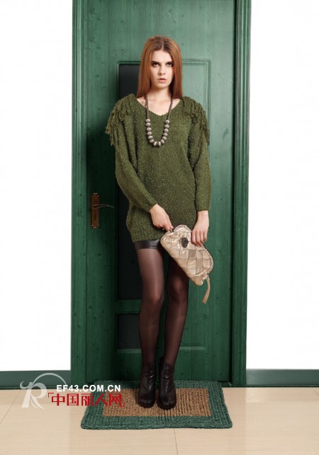 初冬针织毛衣如何搭配  穿出与众不同