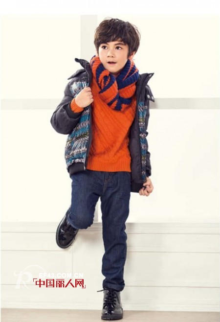 这个季节男孩子怎么穿好看 羽绒外套搭配