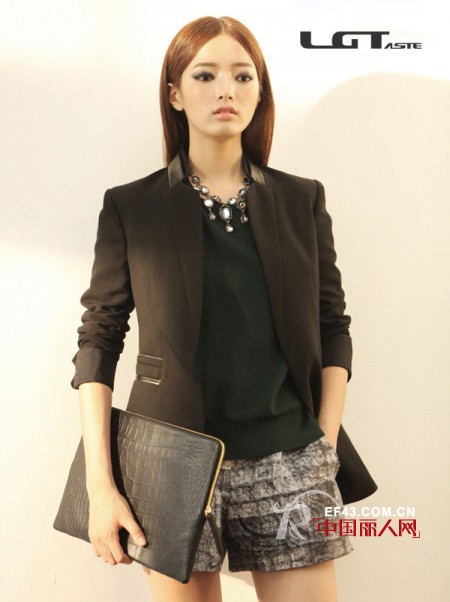 黑色服装款式帅气来袭 个性必备单品