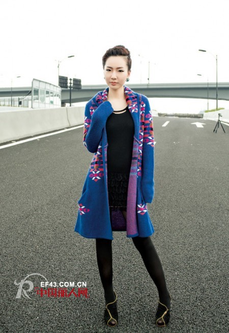 萧瑟冬季服装搭配  个性印花让冬天“春意盎然”