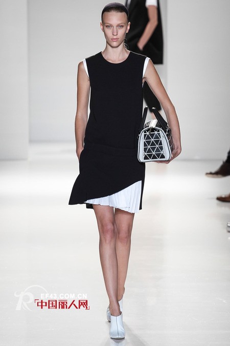 维多利亚·贝克汉姆品牌(VictoriaBeckham）2014春夏黑白纯色女装