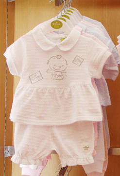 聪明妈妈如何给宝宝选择安全衣服 聪明妈妈如何给宝宝选择安全衣服