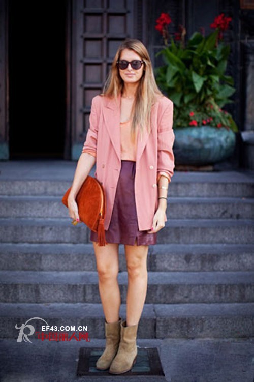 粉色如何穿?粉色搭配坚强女人温柔装