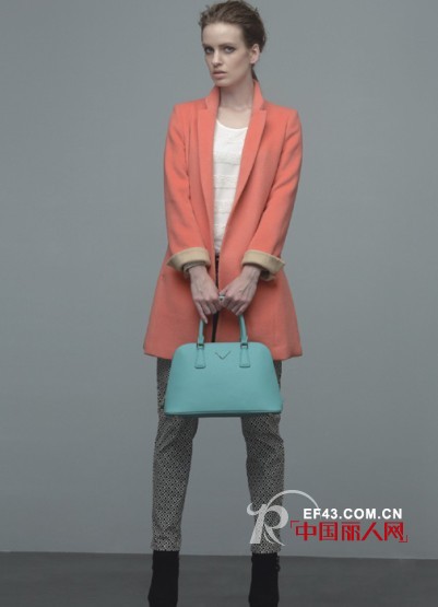 粉色如何穿?粉色搭配坚强女人温柔装