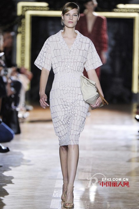 2014春季趋势:高贵冷艳透明薄纱  完美体型诱惑