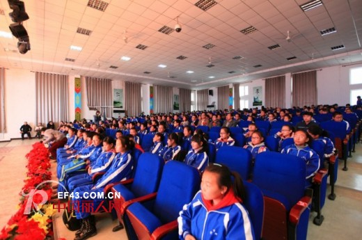 玛米玛卡未来之星爱心工程—走进内蒙古捐赠价值23万元运动服装及装备