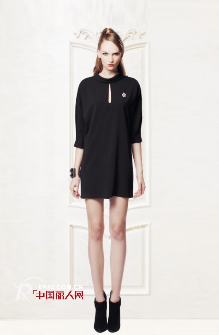 黑色控们在秋冬季节最爱的小黑裙单品推荐