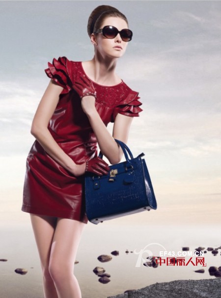 红色还是红色!红色洋裙 派对吸睛造型必备单品