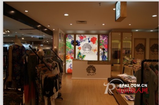 日系女装品牌Scolar强势登陆杭州解百商场