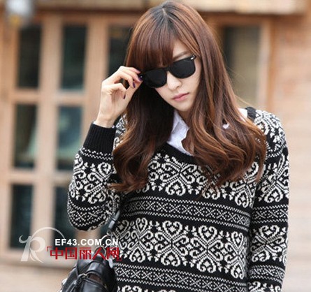 黑色毛衣搭新招 外穿内搭都时尚