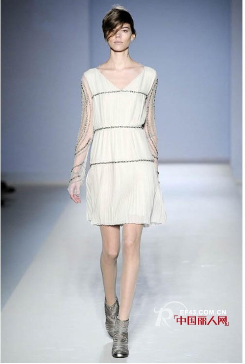 欧美T台裙装 时尚女人的必备装扮品