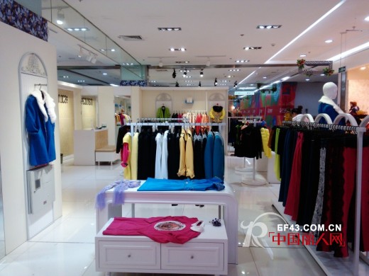 蔓露卡女装教您:常用的服装陈列方法