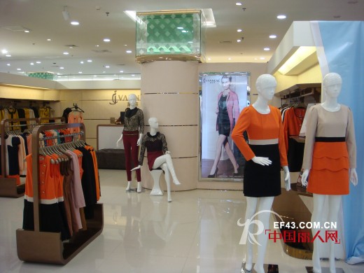 热烈祝贺薰奈儿女装西安万达商场隆重开业