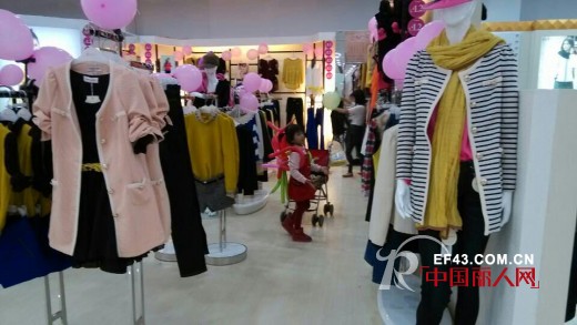 热烈祝贺城市衣柜深圳市宝安区民联购物广场一楼专柜盛大开业